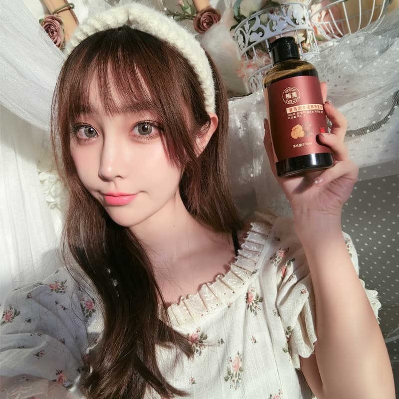 Nanmei Polygonum multiflorum shampoo is a refreshing, oil-controlling, dandruff-removing, itch-relieving, moisturizing, and hair-nourishing ancient formula shampoo.