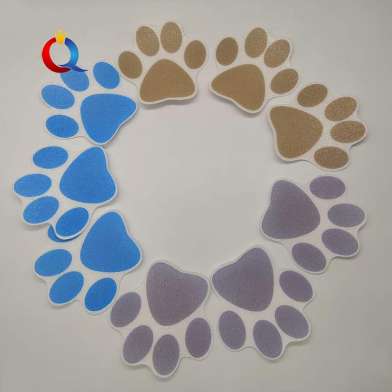 Manufacturer's dog paw print bathroom and bathtub cartoon anti-slip stickers, PEVA self-adhesive skin-friendly, wear-resistant, waterproof children's decals.