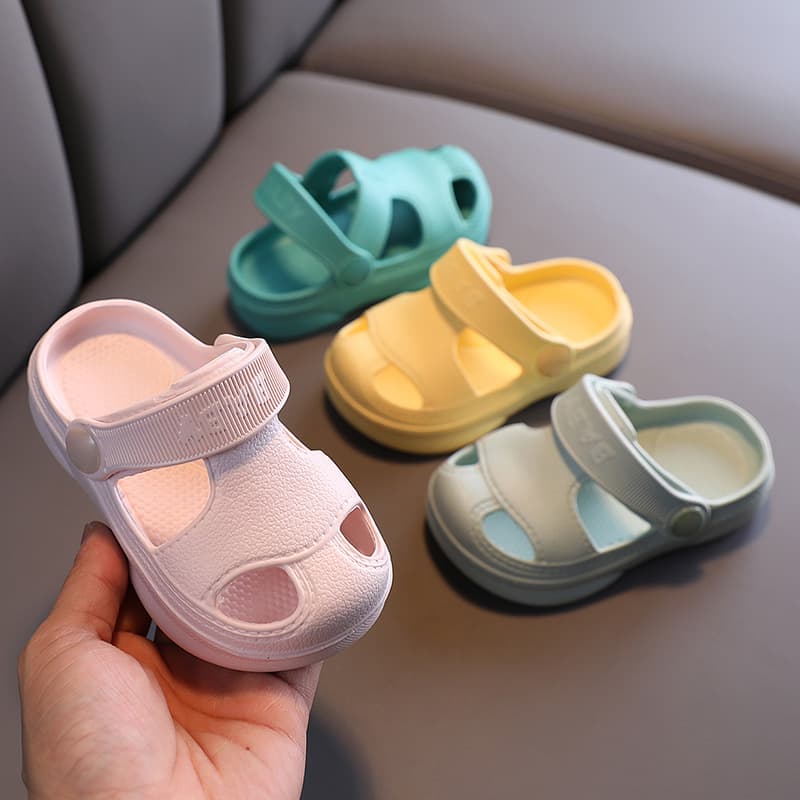Children's Anti-Slip Soft Bottom Sandals Summer Clog Shoes Toddler Baby Boys Girls Cartoon Themed Slip-On Shoes EVA Material