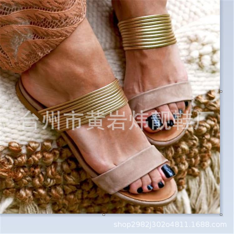 Wholesale of plus-size summer sandals, plus-size women's slippers, Roman style slippers.