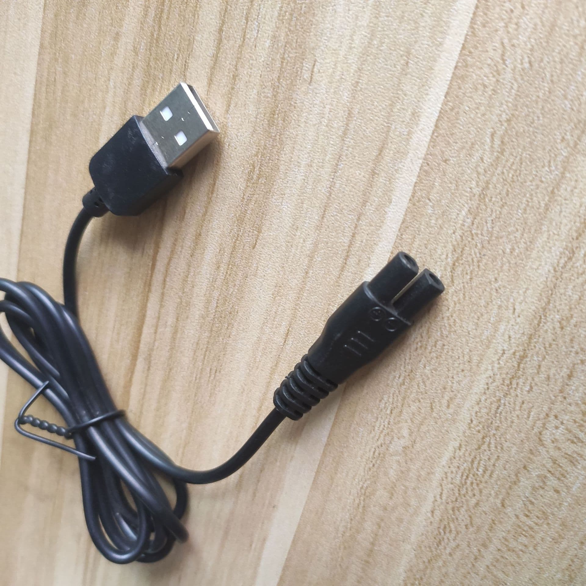 Universal hair clipper USB charging cable, B-pin charging cable, figure-eight tube USB charging cable, factory direct sales.