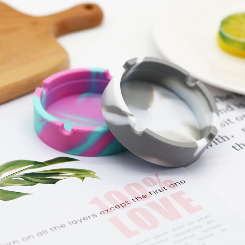 New Arrival in Stock Camouflage Ashtray Smoking Set Bar Round Silicone Ashtray Fashionable Car Ashtray Manufacturer