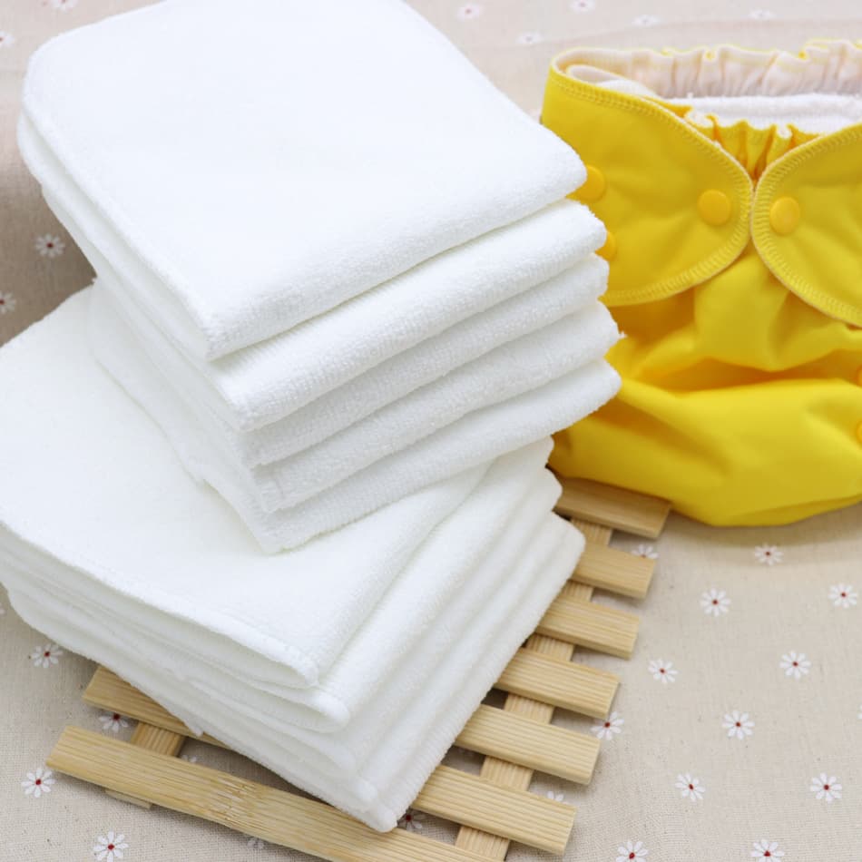 Three-layer microfiber urine pads, baby diaper polyester-polyamide washable mats, breathable and comfortable.