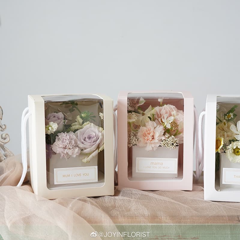 Valentine's Day Handheld Flower Box Transparent Window Display Stand Bouquet Fresh Flower Packaging Box Gift Wrapping Card Material