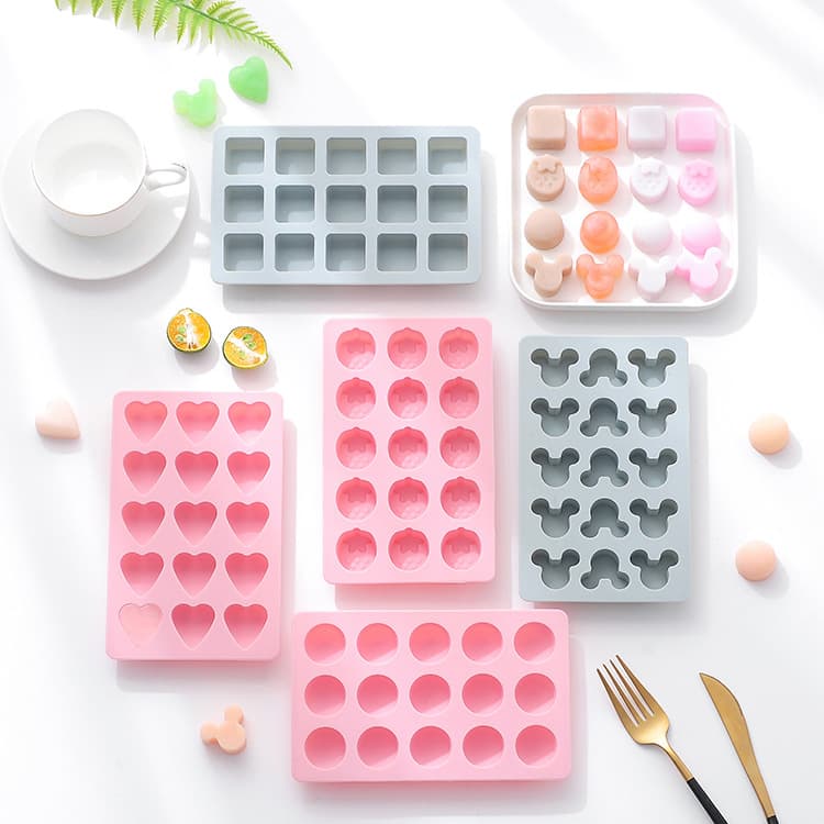 In Stock Simple Silicone Ice Cube Mold with Lid for Home Use Square Plastic Ice Tray DIY Baby Food Container