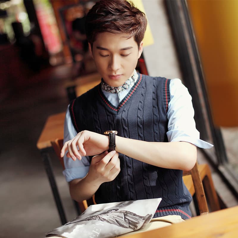 Men's Korean Style Casual V-Neck Sweater Knit Vest Pure Cotton Knitted Weatherproof Sleeveless Pullover
