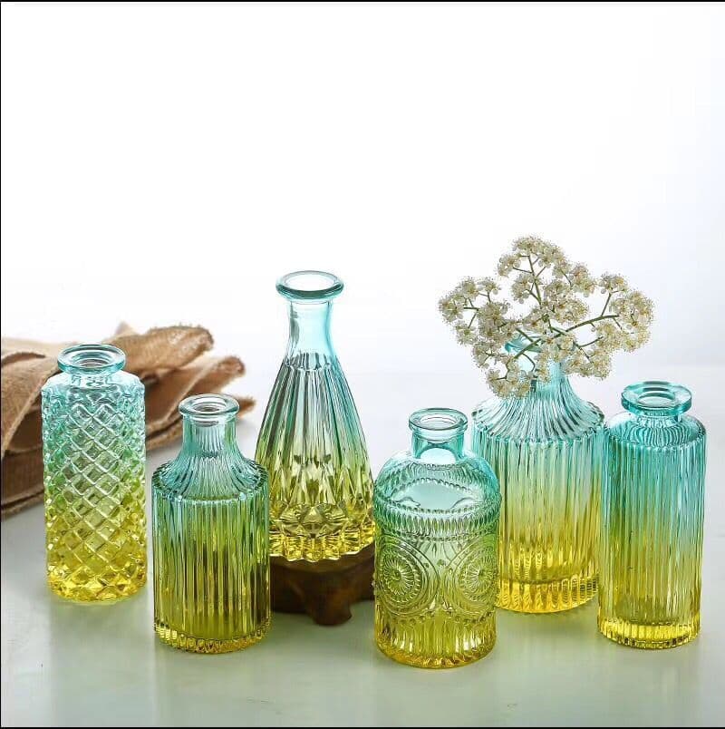 Simple Transparent Glass Vase with Narrow Vertical Ribbed Design, Small Fresh Hydroponic Vase for Hotel, Dining Table, and Office Decoration