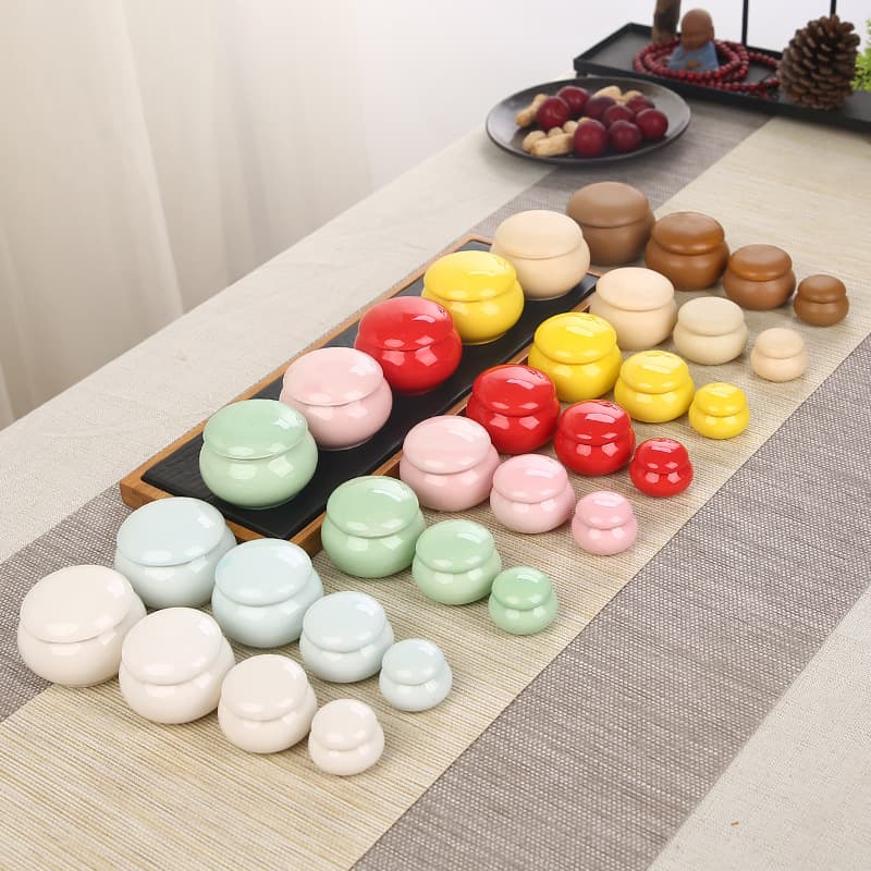 Factory-operated mini ceramic tea and rouge jars, antique fragrance sealed containers for powders and ointments.