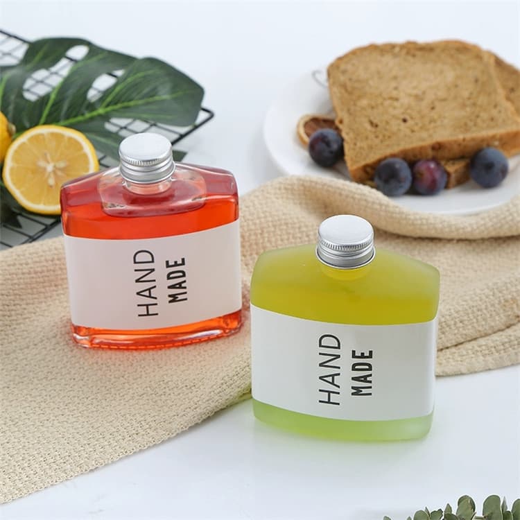 New cold brew coffee bottles, trendy milk tea bottles, Instagram-style glass bottles, flat square small liquor bottles for home-brewed fruit wine and refills.