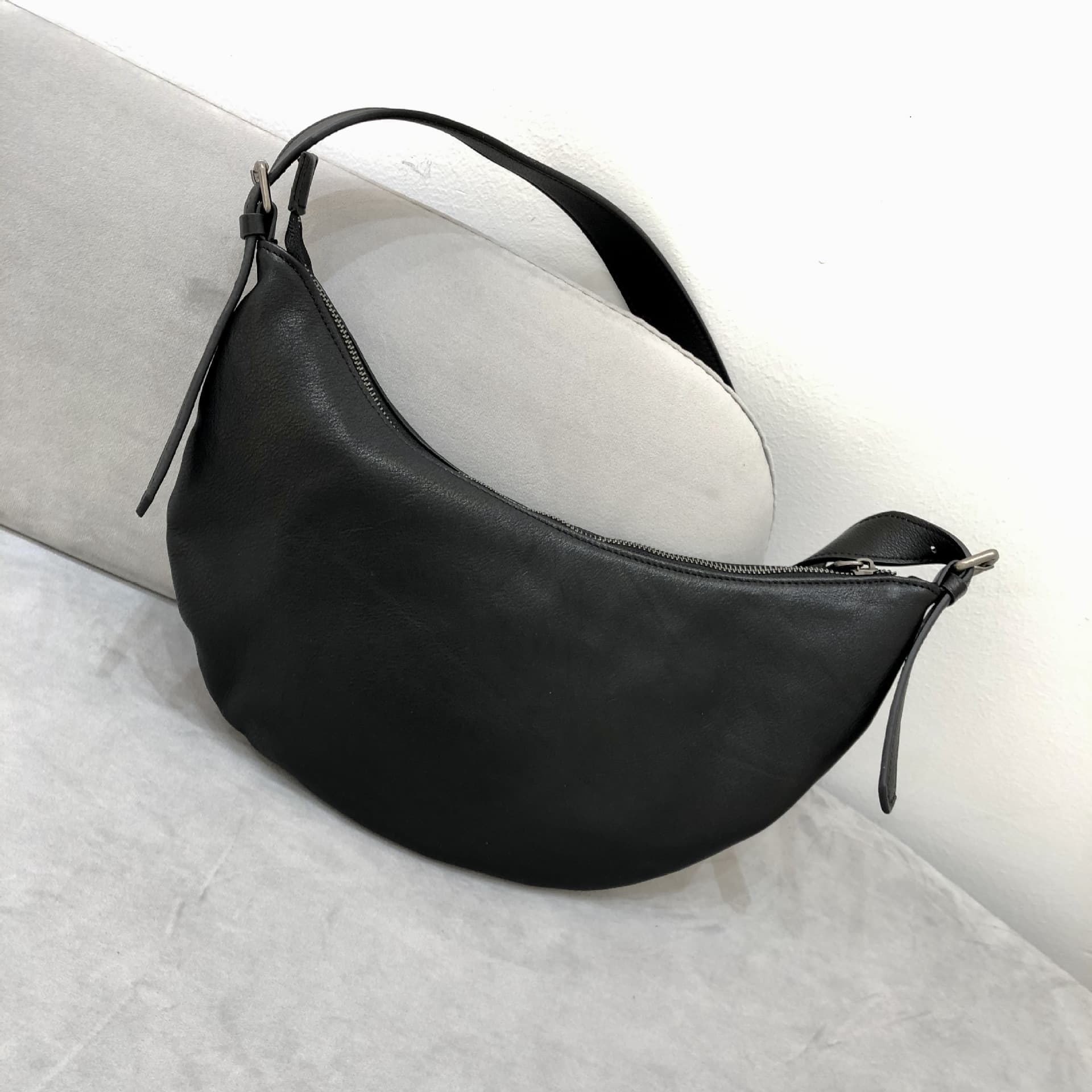 Genuine Leather Handmade Forest Style Top-Layer Cowhide Shoulder Bag Crossbody Bag for Women Crescent Bag Chest Bag Moon Bag