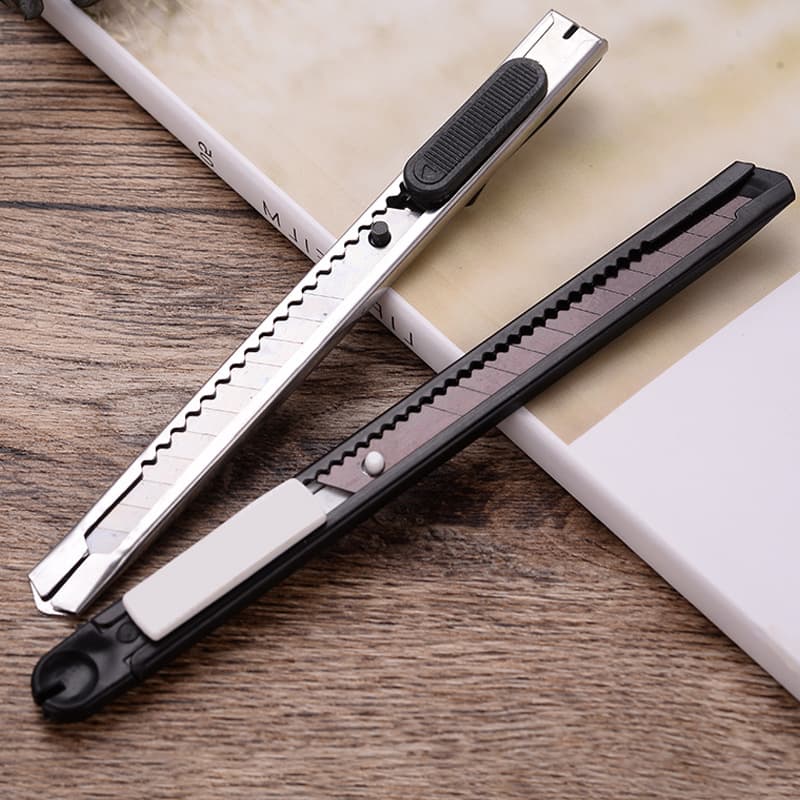 Small stainless steel utility knife, portable and detachable, suitable for office supplies, metal paper cutter, student stationery, and hand tools.