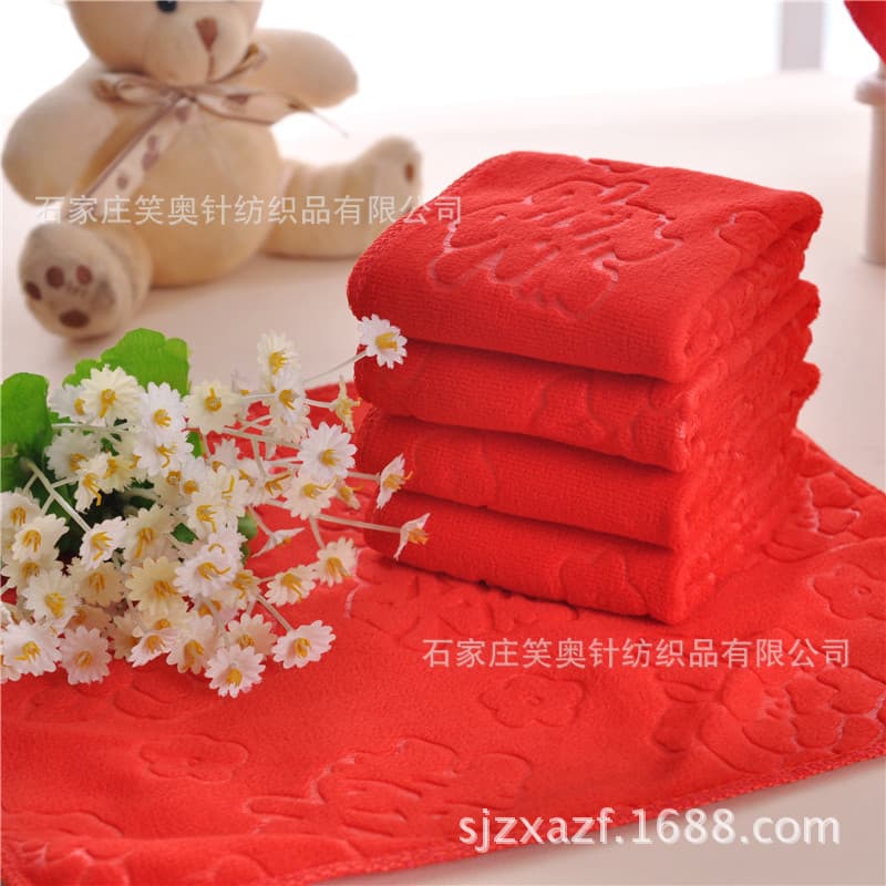 Manufacturer Wholesale Deep Red Bath Towels, Microfiber Wedding Favors with Embossed Double Happiness, Absorbent and Thick 70*140