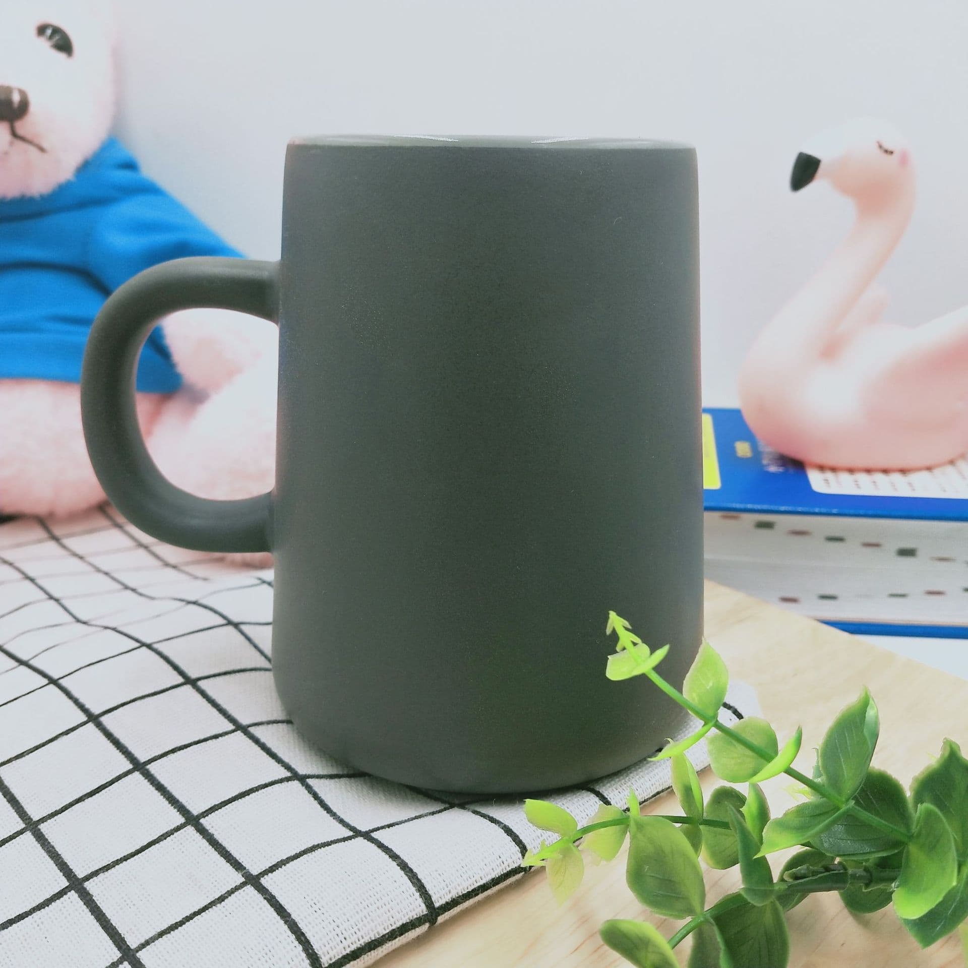 Zibo factory produces frosted coffee cups, ceramic drop-shaped cups, promotional gift water cups, large capacity colored glaze cups