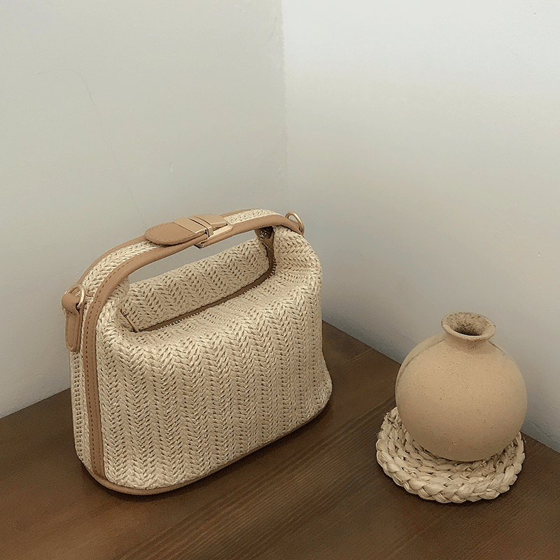 Fashionable Straw Woven Handbag for Women Beach Casual Shoulder Crossbody Bag Fresh Sweet Style Bucket Shape Zipper Opening Soft Polyester Lining