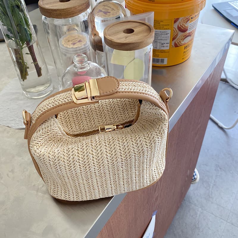 2026 Korean Summer New Straw Woven Handbag, Fashionable Casual Vacation Handbag, Versatile Single Shoulder Crossbody Bag