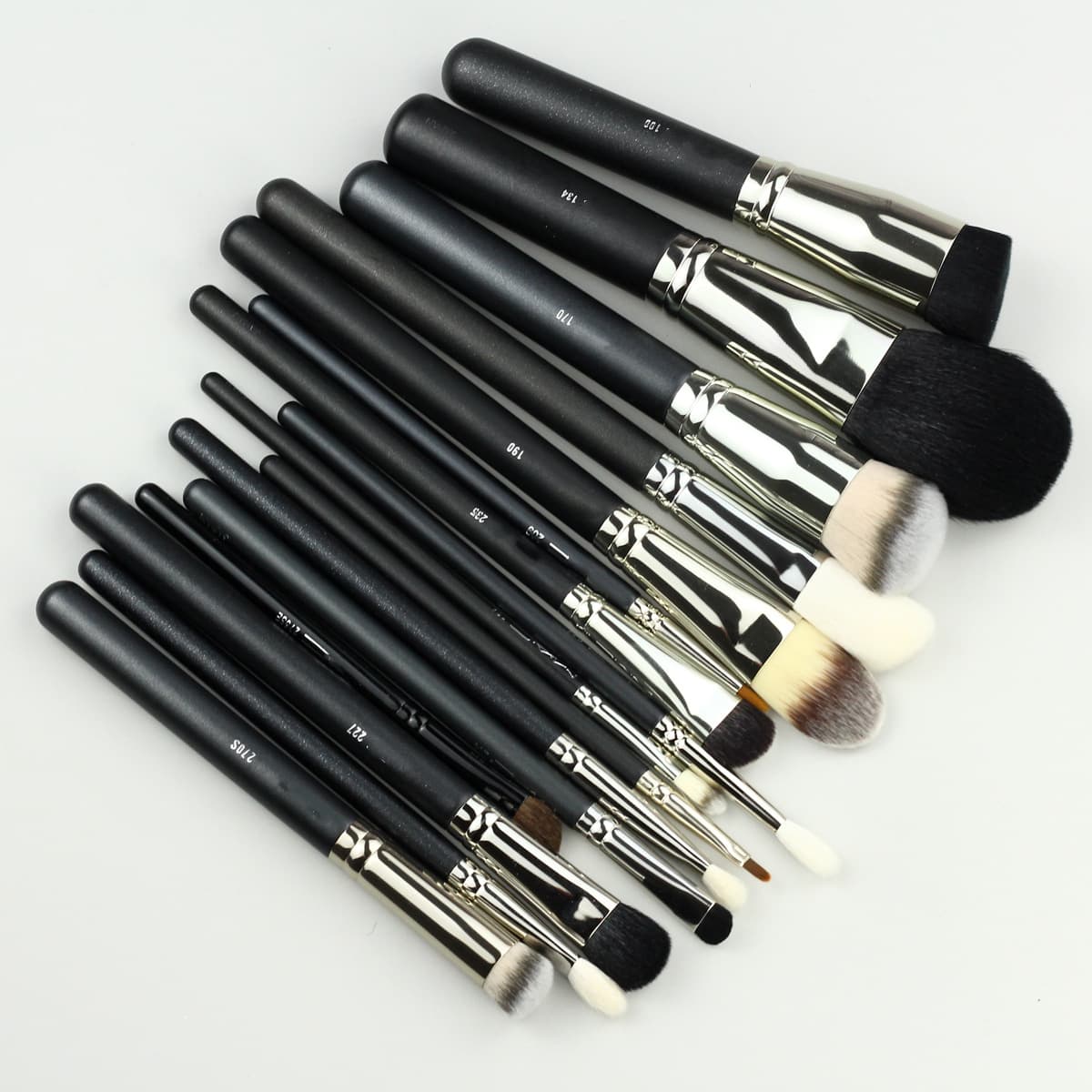 M191 Foundation Brush, 170 Makeup Brush, 270 Concealer Brush, 217 Eyeshadow Brush, 209 Eyeliner Brush, 134 Powder Brush Cosmetics