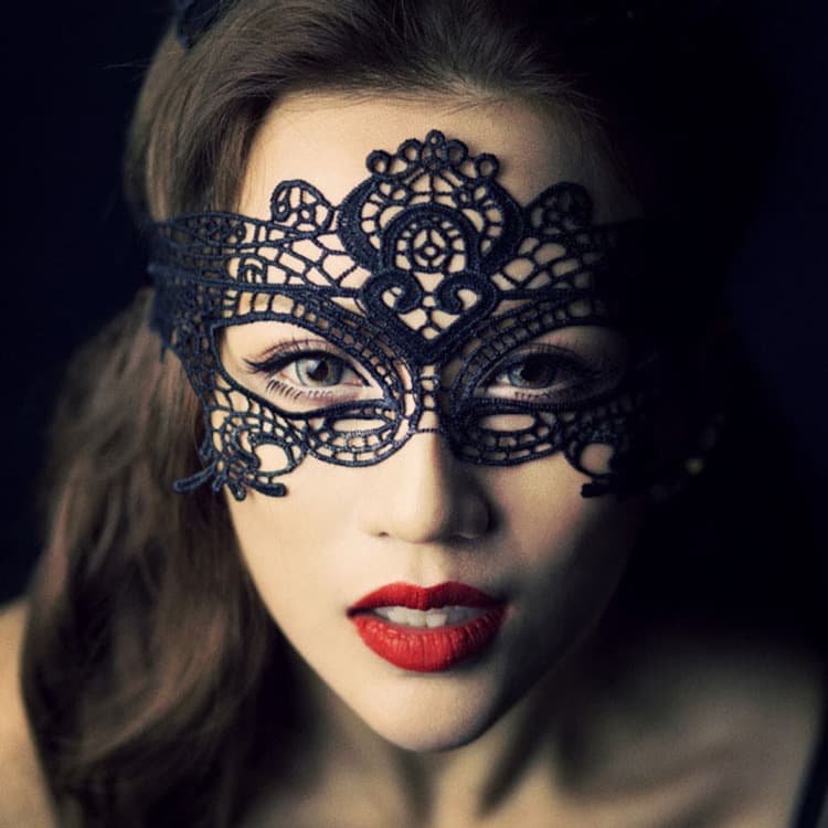 Nightclub Passion Lace Queen Mask Hollow Eye Mask Sexy Lingerie Costume Accessories Apparel Accessories
