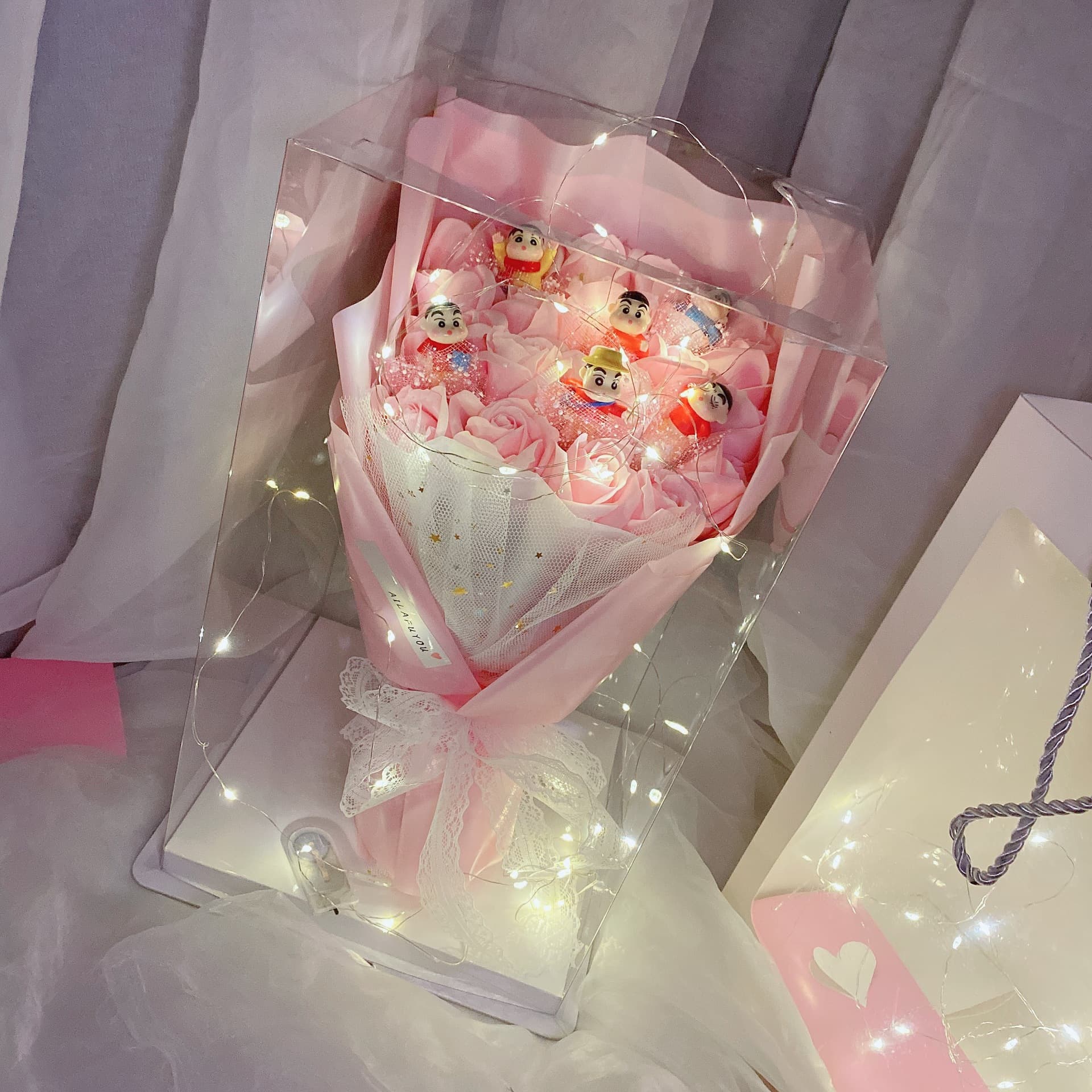 Crayon Shin-chan Cartoon Figure Bouquet Exquisite Heartfelt Gift for Best Friend Birthday Surprise Girlfriend Valentine's Day Creative Gift