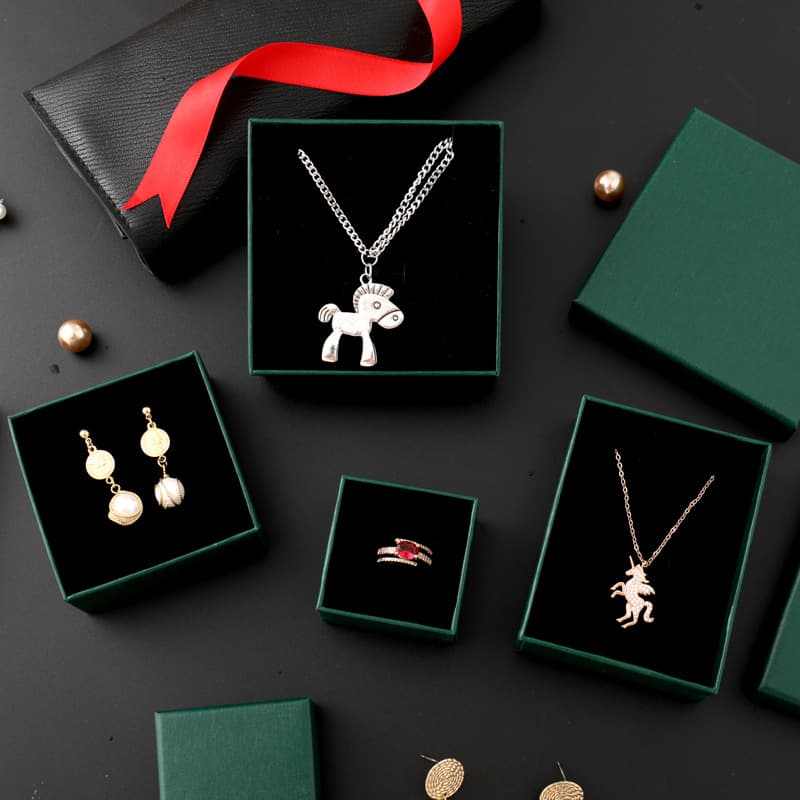 Luxury Jewelry Packaging Box Magnetic Closure Black Velvet Lining Foil Edge Detailing Suitable For Rings Earrings