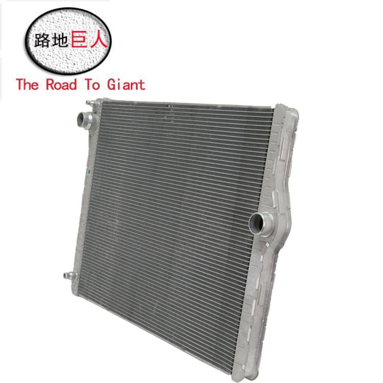 Wholesale Auto Parts Radiator Intercooler Compatible with BMW 528i 17118662853