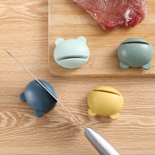 Cartoon Frog Carrot Sharpening Stone, Kitchen Quick Knife Sharpener for Kitchen Knives and Scissors, Small Kitchen Tool