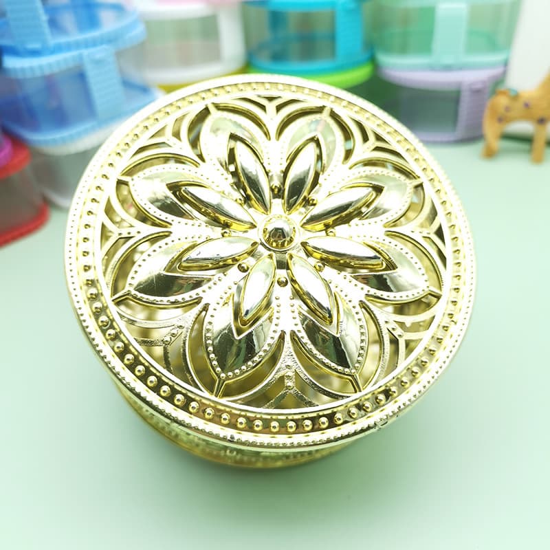 Cross-border Source Creative Electroplated Gold Silver Wedding Candy Box Hollow Petal Round Box Personalized Wedding Candy Box Souvenir Box