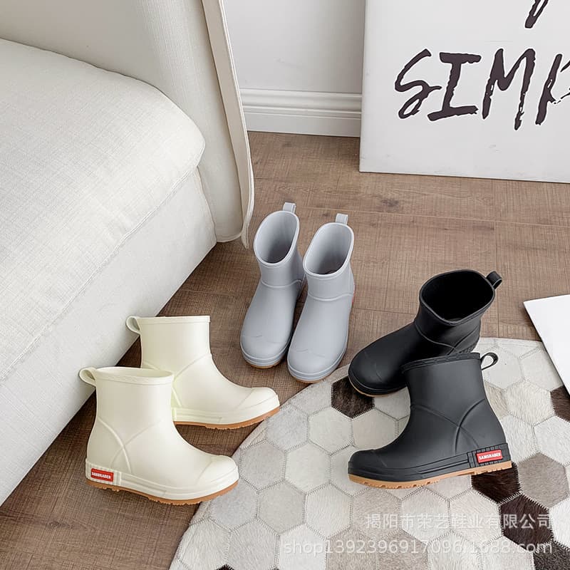 New fashionable women's rain shoes waterproof anti-slip mid-calf water boots, matte rubber shoes, unisex rain boots, factory wholesale in stock.