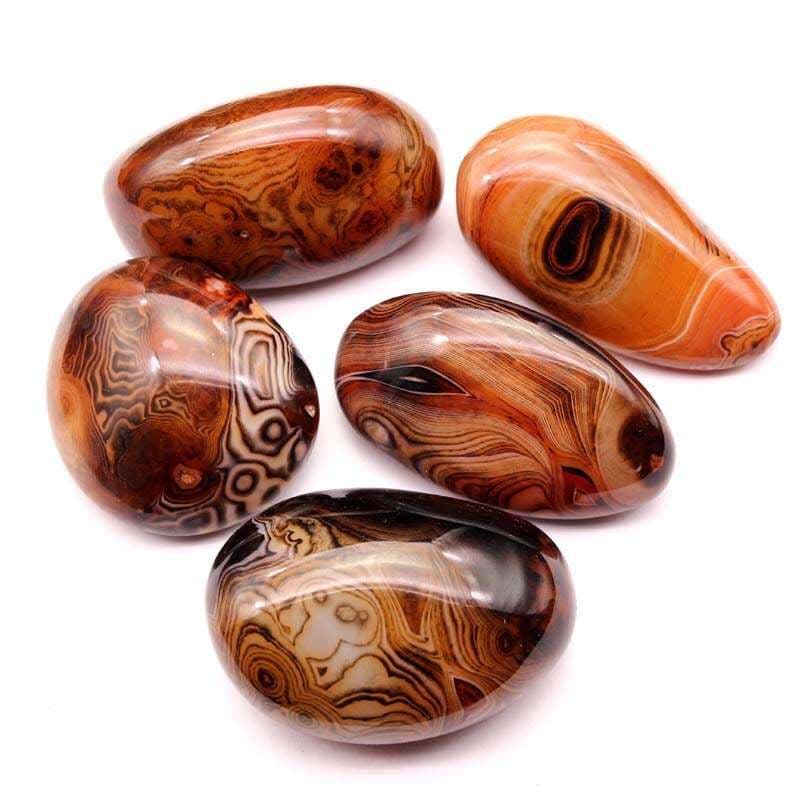 Factory direct sales of banded agate raw stones, hand-held jade pieces, irregularly shaped playthings, and ornamental stones wholesale.
