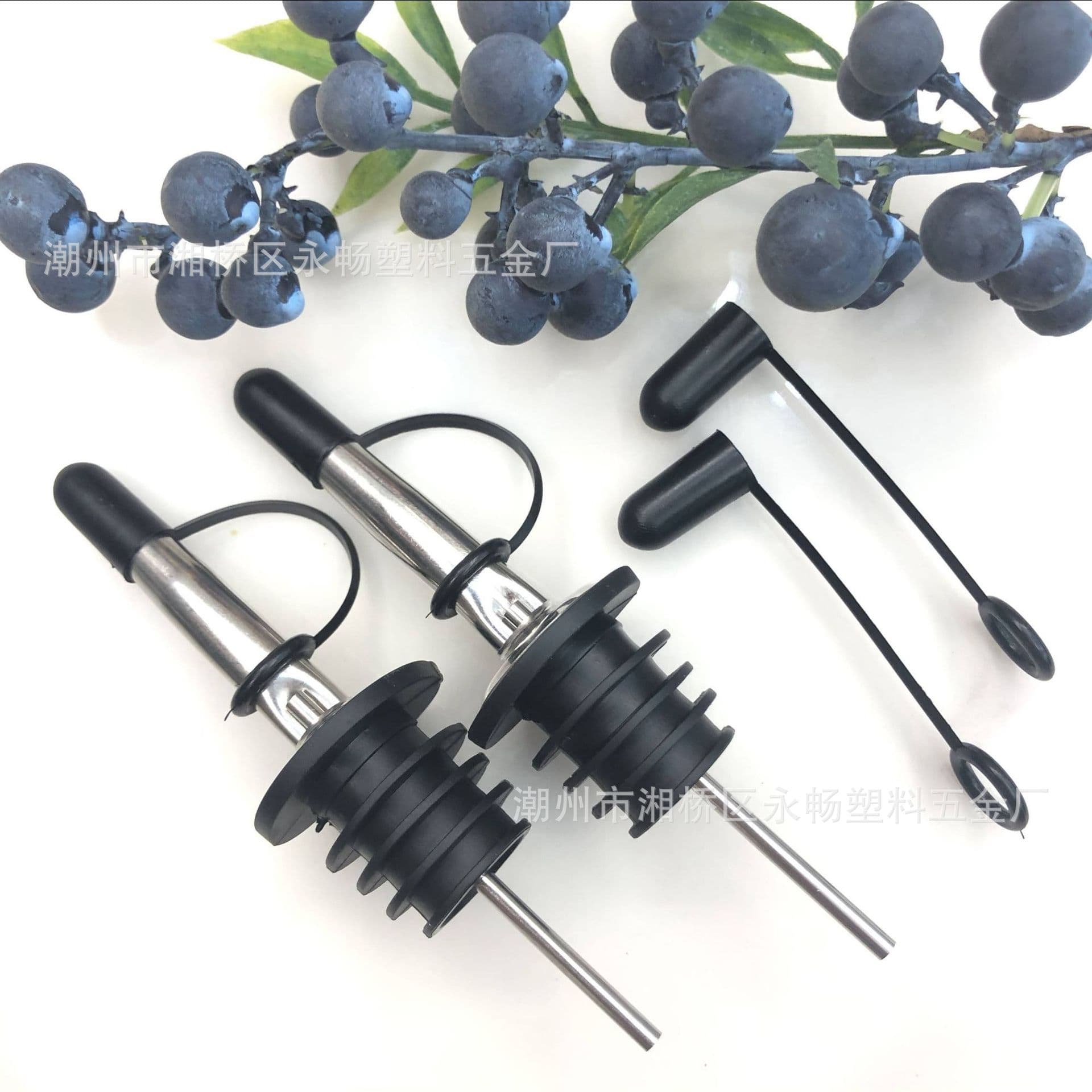 Cross-border hot-selling stainless steel pour spout with attached hood, integrated wine pourer and bottle stopper
