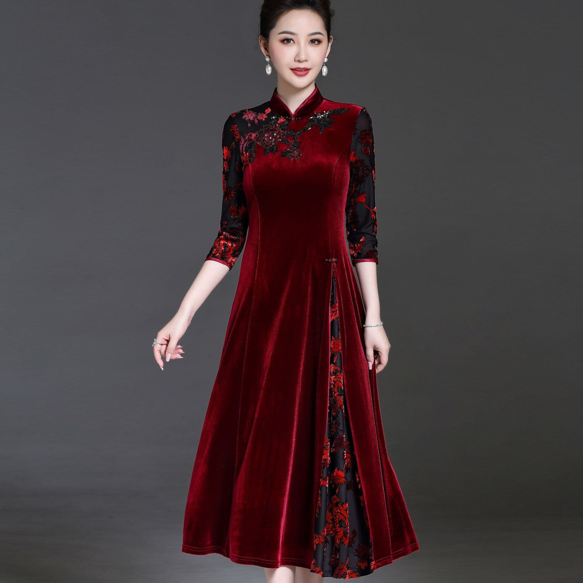 Middle-Aged and Elderly Velvet Embroidered Dress Best-Selling Mother-in-Law Cheongsam Wedding Banquet Mother's Cheongsam Outfit