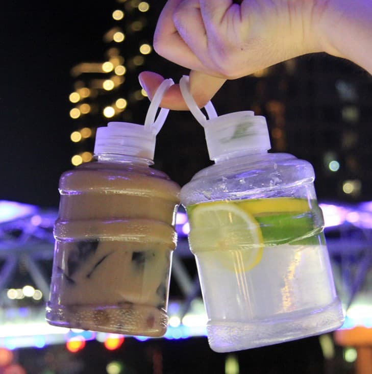 Disposable Plastic Bucket Milk Tea Cup, Transparent Handled Mini Bucket 500ml/650ml Beverage Bottle, PET Creative Juice Bottle