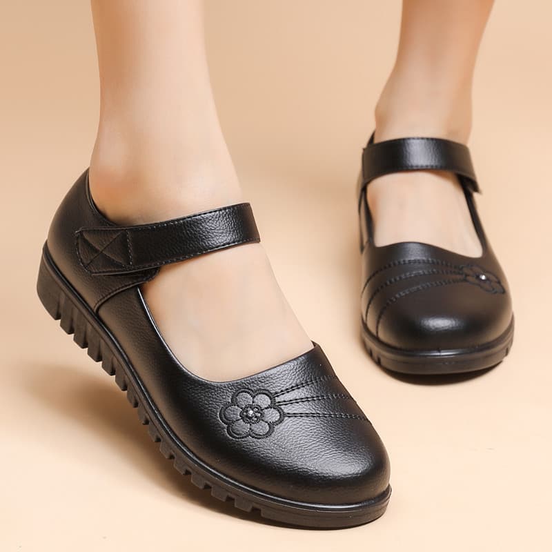 Genuine leather shoes for seniors, made from top-grain cowhide, non-slip, flat shoes, plus sizes.