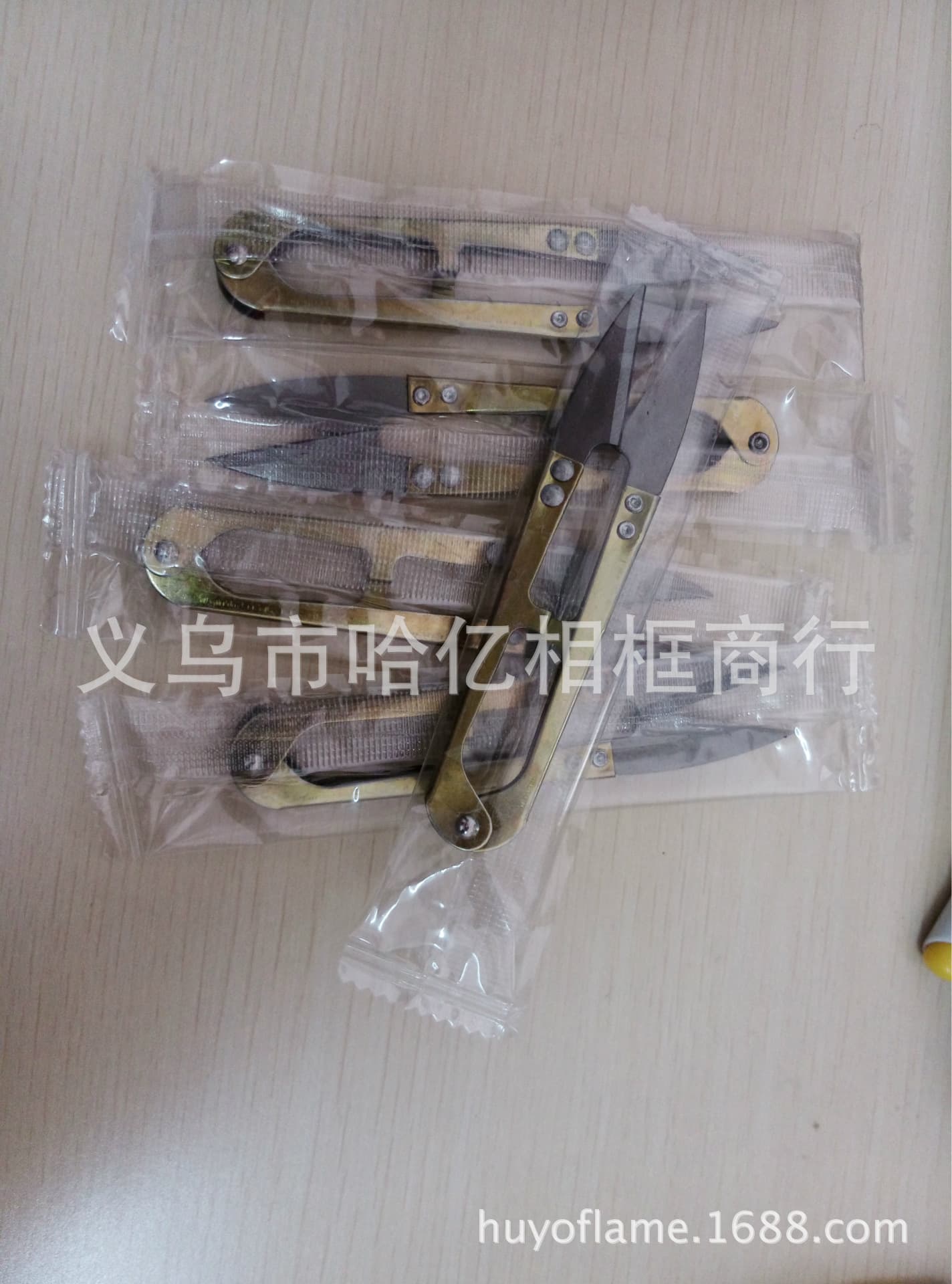 Cross-stitch scissors, cost-effective and easy to use, individually sealed packaging, 1440 pieces per box, non-negotiable price.