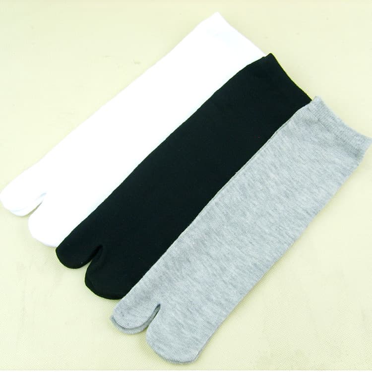 Factory direct sales of split-toe socks, mid-calf Japanese wooden clogs, hotel bath socks, wholesale stock available.