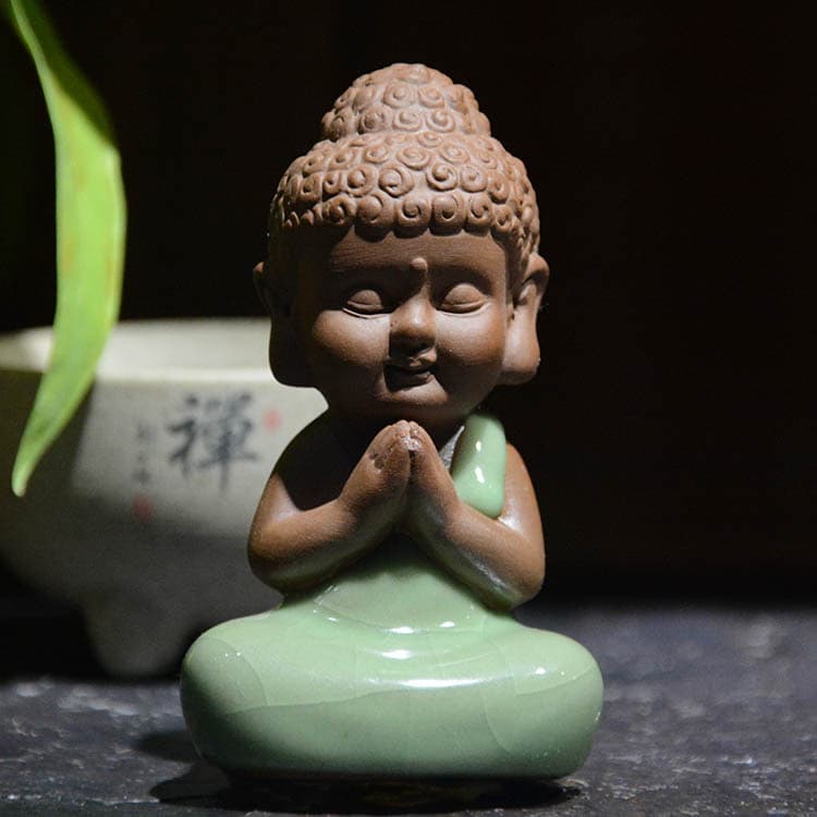 Ge ware miniature Buddha tea pet, tea set and tea ceremony accessories, can be opened and used for tea cultivation, small Buddha statue ornament for car and home use.
