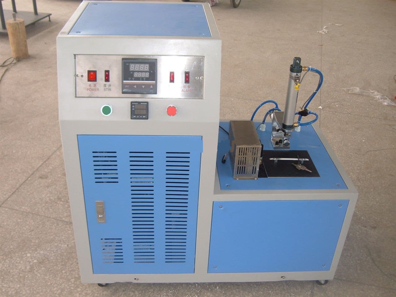 The method conforms to GB/T15256-2014, "Determination of Low-Temperature Brittleness of Vulcanized Rubber or Thermoplastic Rubber - Multiple Sample Method".