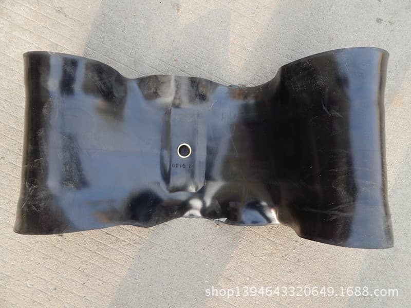 Loader 16/70-20 tire pads (with protective chocks)