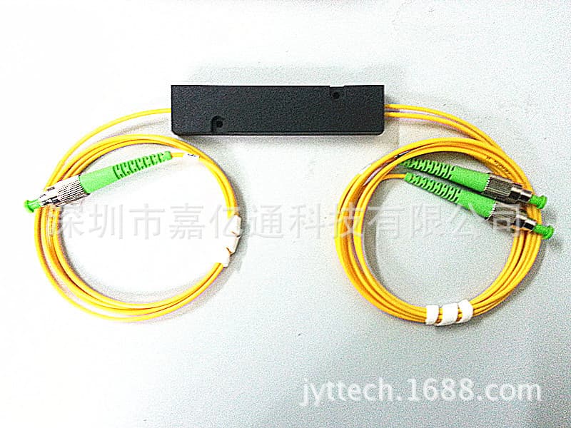 EPON wavelength division multiplexer (FWDM) with 1550° transmission and 1310+1490° reflection; FC/APC connector optional.