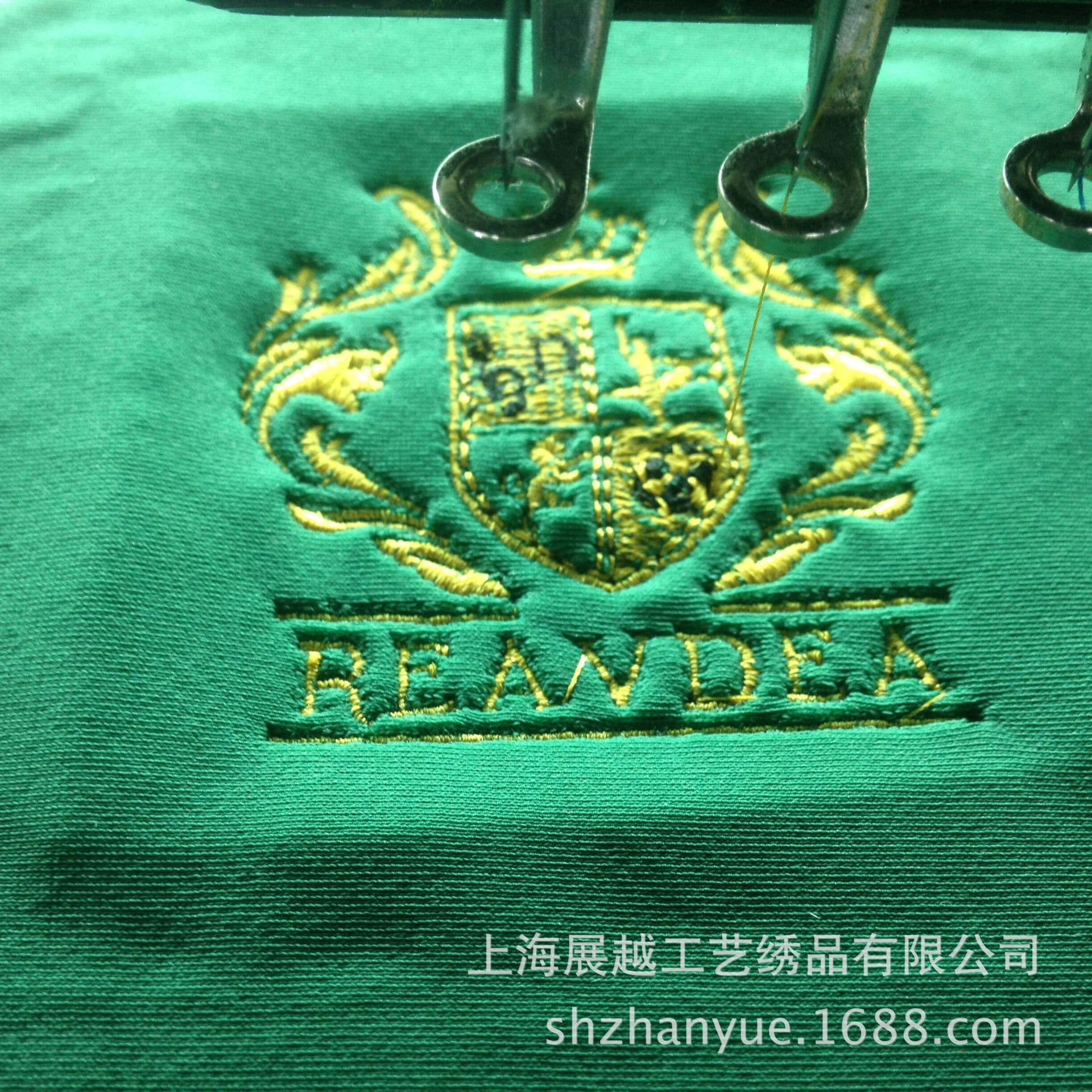 Custom garment embroidery pieces, fabric cap embroidery processing, finished gloves, hats, scarves electric embroidery factory