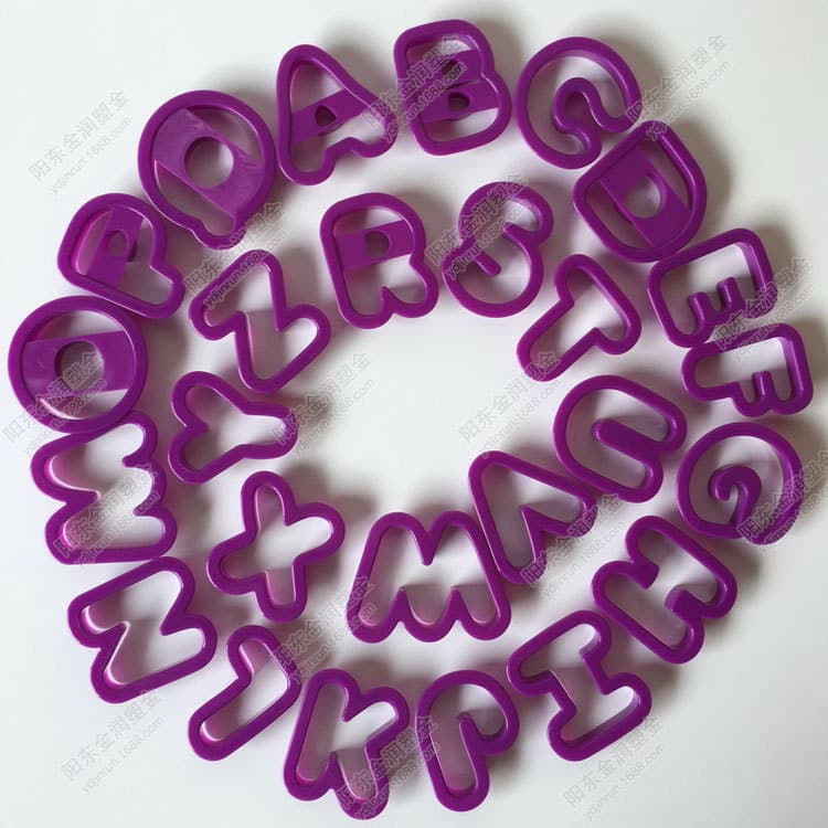 Manufacturer supplies plastic cookie cutters, 26-piece set of English alphabet cookie molds, fondant cake printing molds
