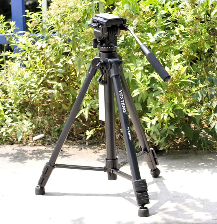 Yunteng VCT880RM Tripod with Hydraulic Damping Head for SLR Cameras, Camcorders, Fishing Light Stands