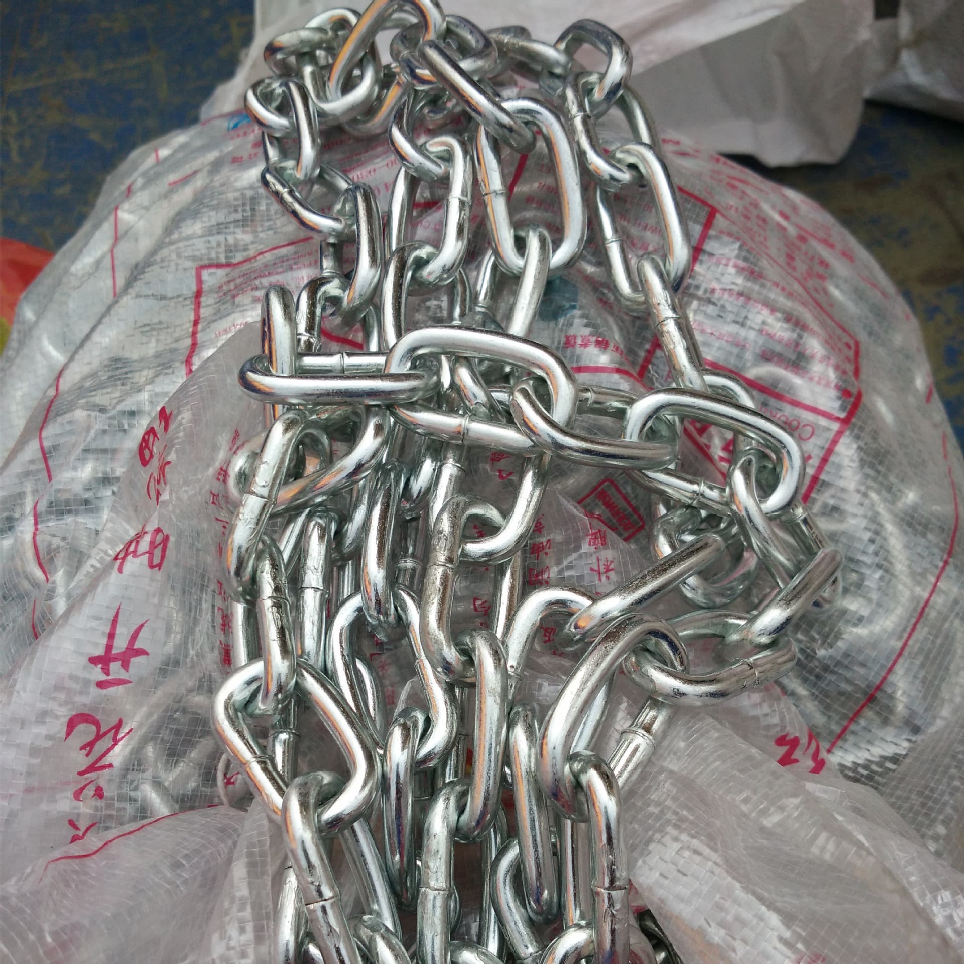 in Stock Various Load Hoisting Chains M6 Galvanized Original Color Chains Guardrail Chains Durable Q235 Material for All Types of Lifting