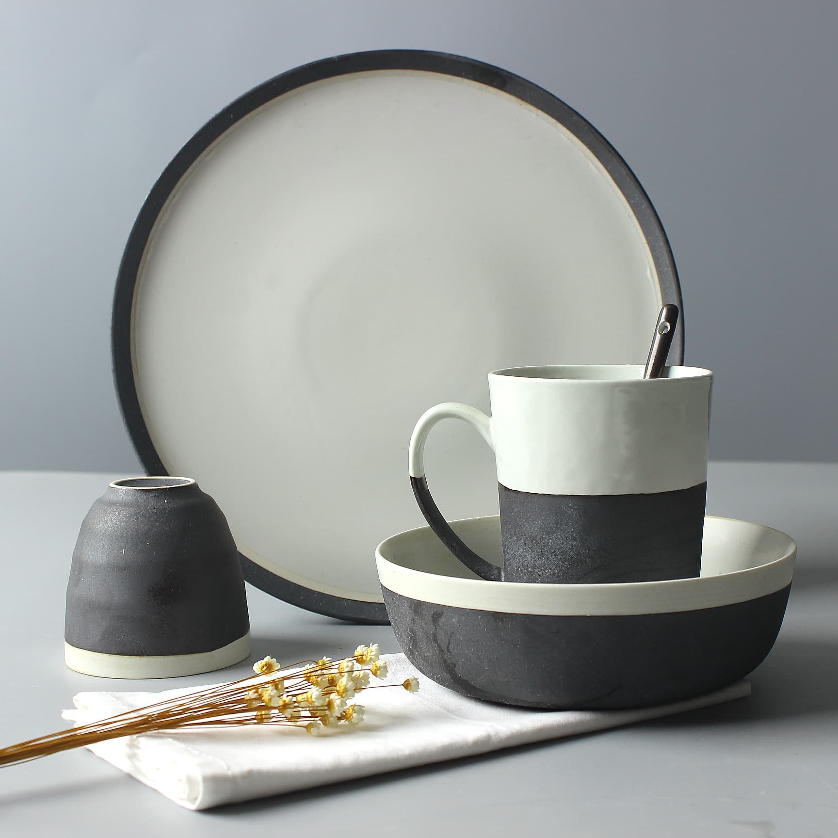 Creative Black and White Ceramic Dinnerware Set - Rice Bowls, Noodle Bowls, Salad Plates, and Mugs for Home Use