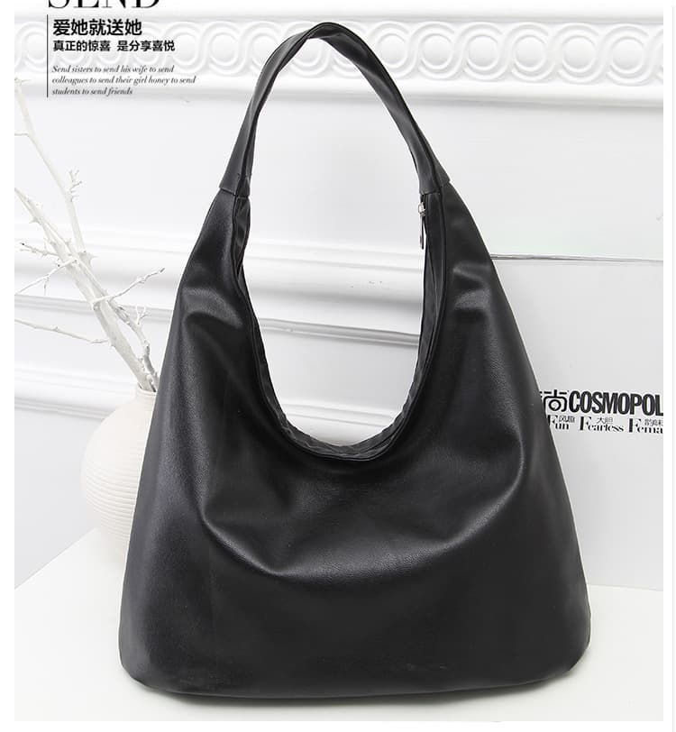 2019 Spring/Summer Trendy Women's Messenger Bag, European and American Fashion Casual Shoulder Portable Dumpling Bag