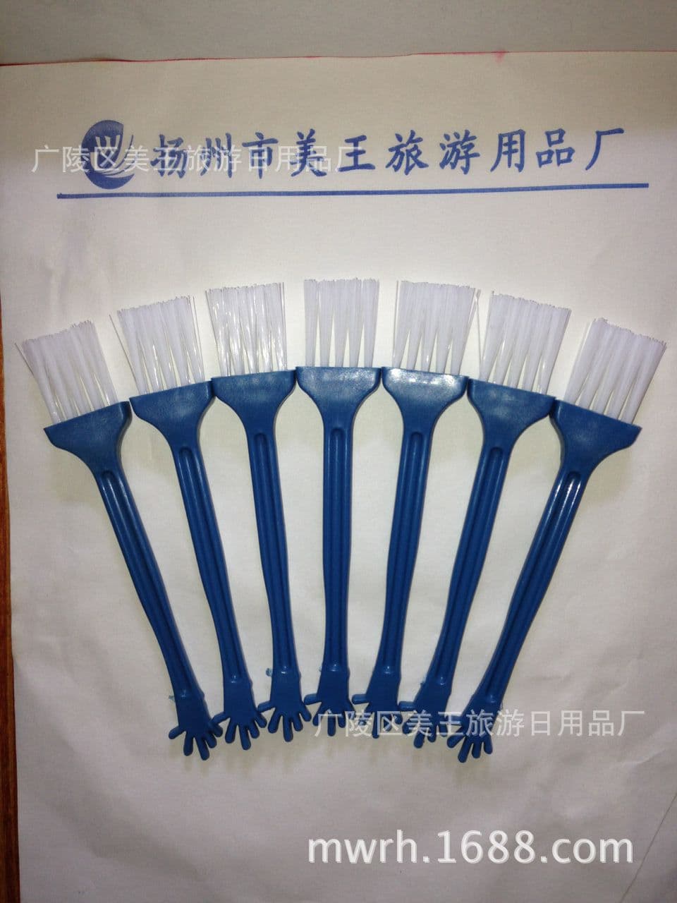 Computer keyboard cleaning brush, mosquito lamp brush, banknote detector brush, and other deep cleaning tools.