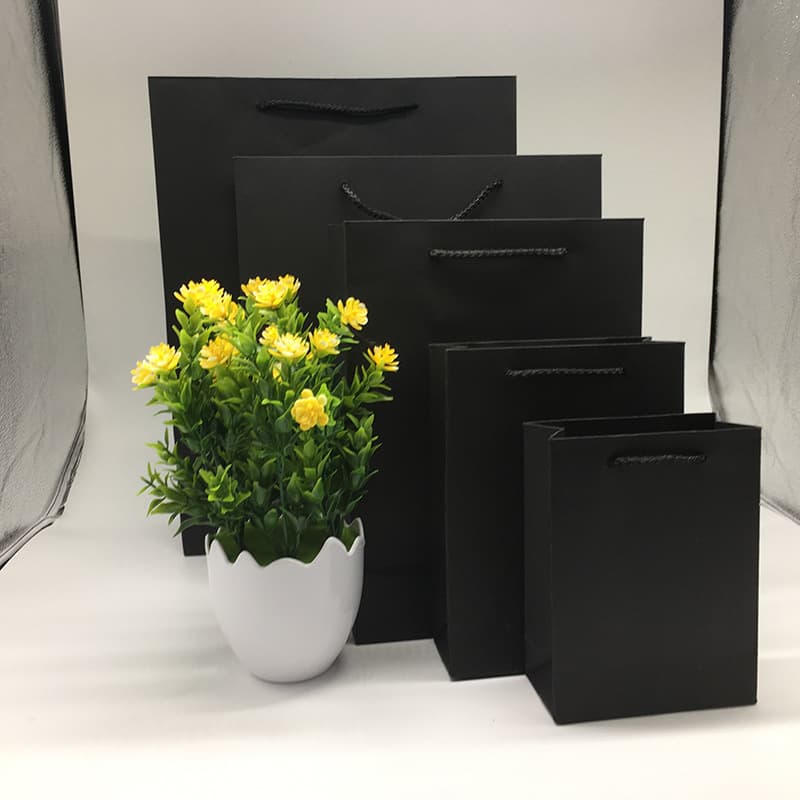 Black card paper gift bag, fashion shopping bag, clothing bag, free shipping wholesale