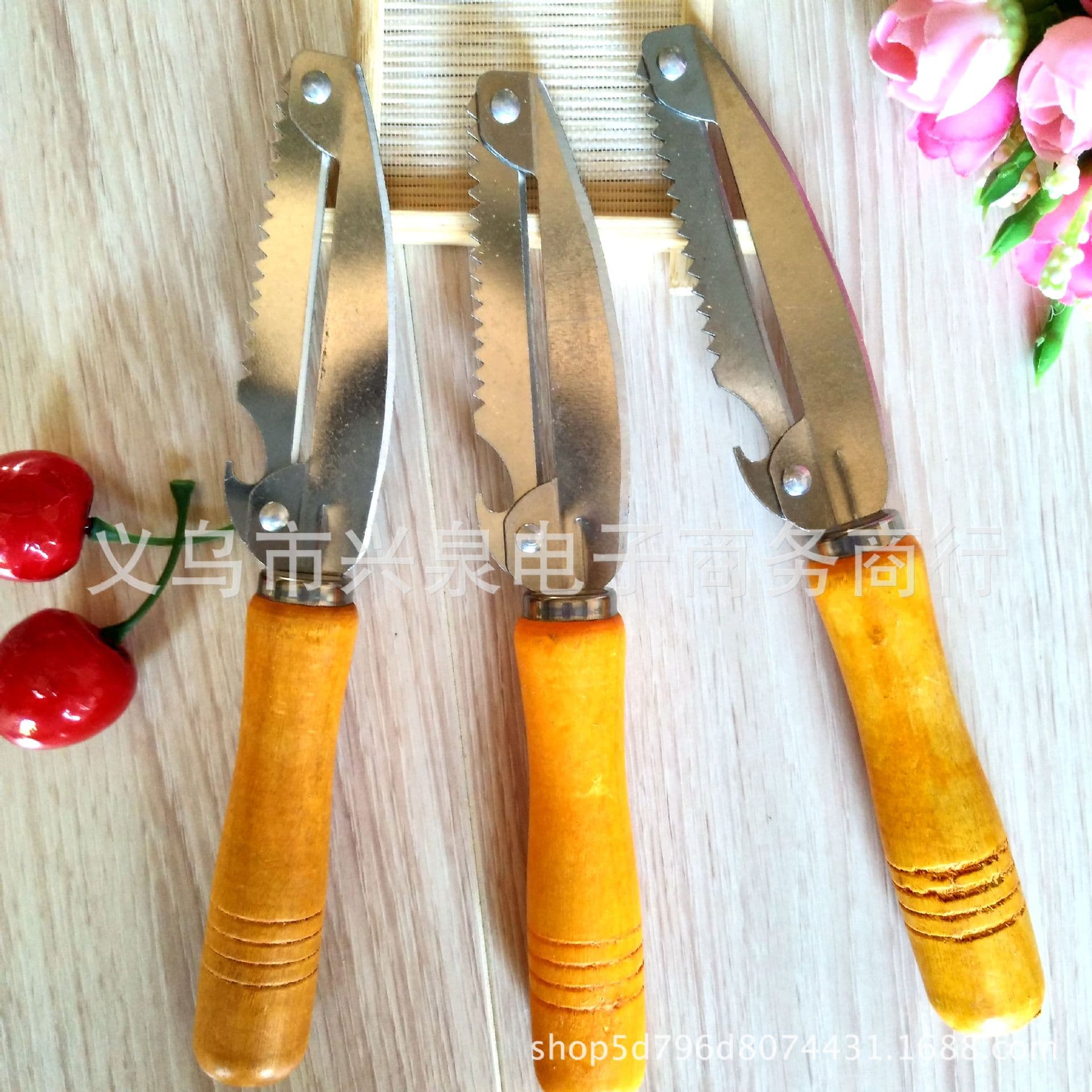 One Yuan Triple-use Wooden Handle Multi-functional Peeler, Potato Peeler, and Scraper