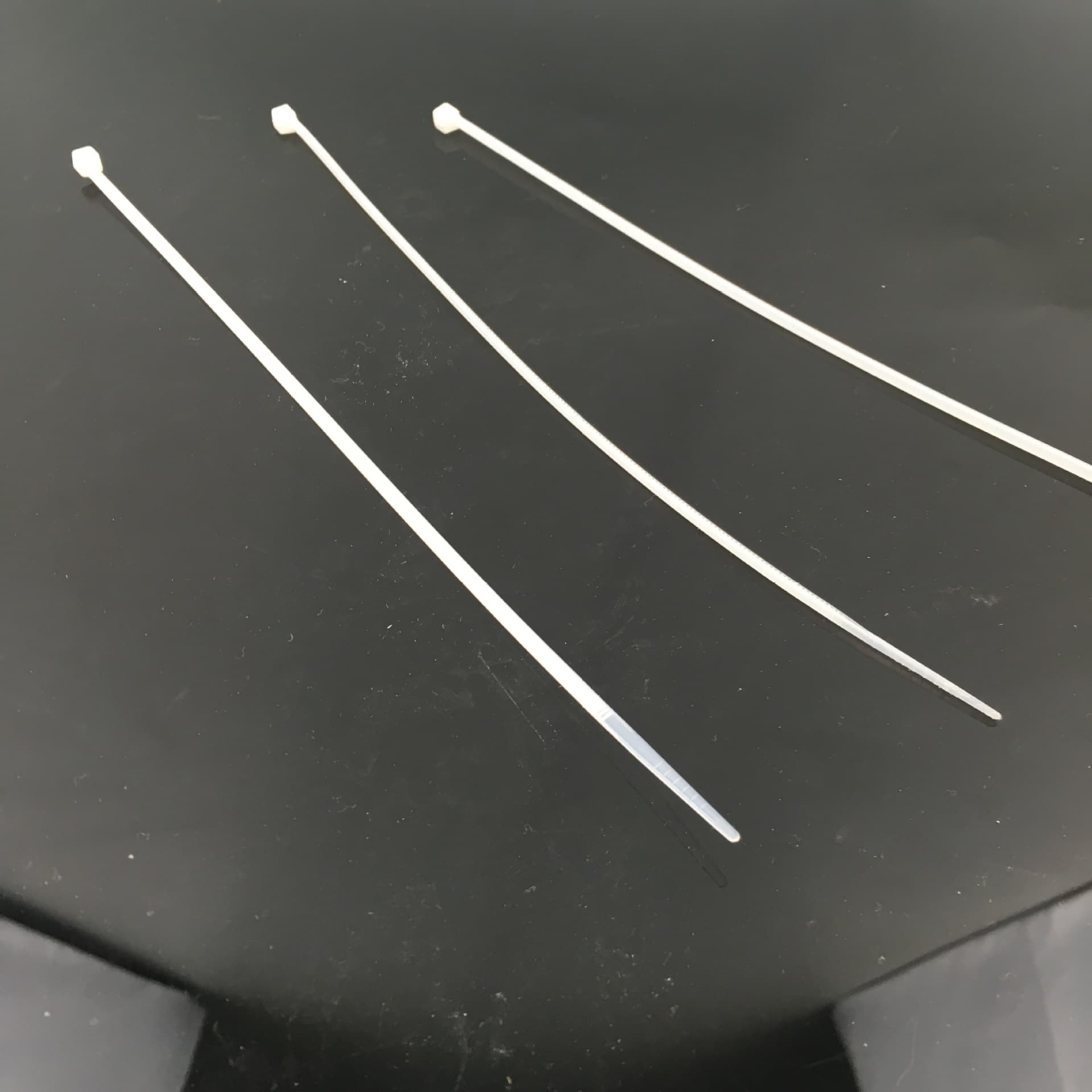 High-quality virgin material 4*200 nylon cable ties, plastic bundling wire ties, factory direct, wholesale and retail available