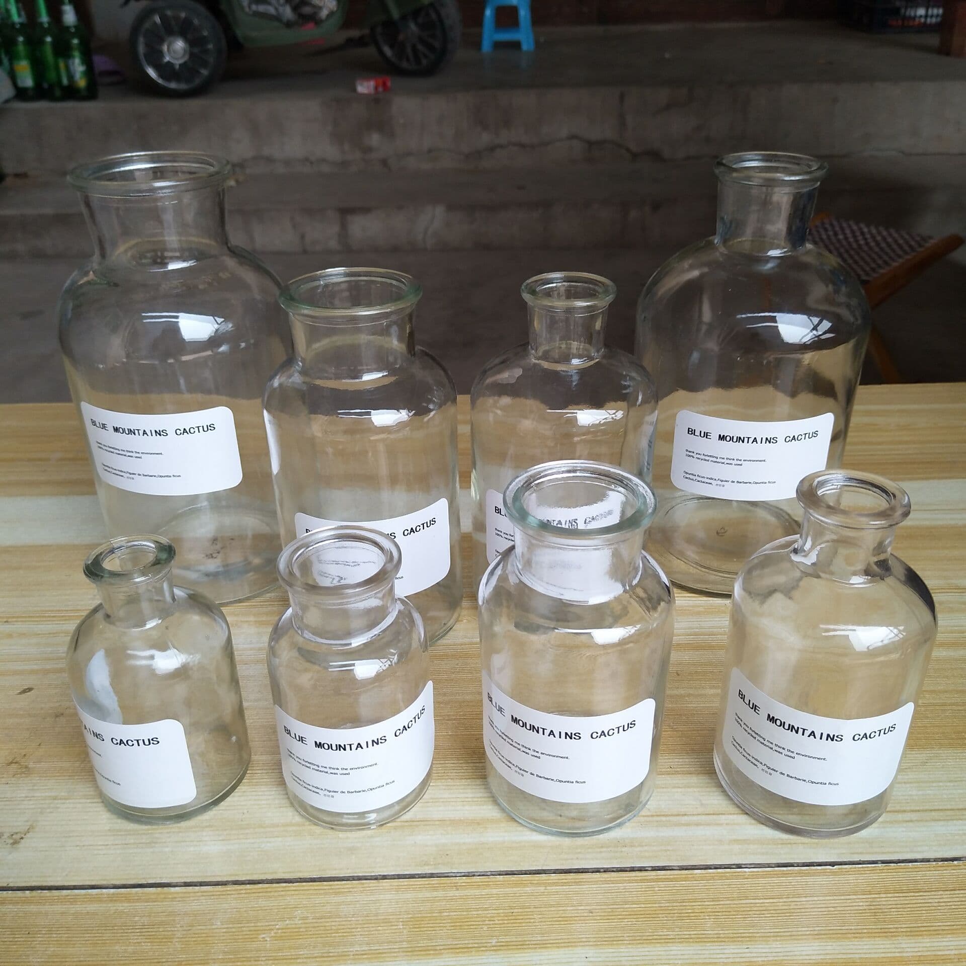 In-stock Nordic-style small brown bottle, transparent brown living room decorative flower vase, INS-style ornament, hydroponic glass vase