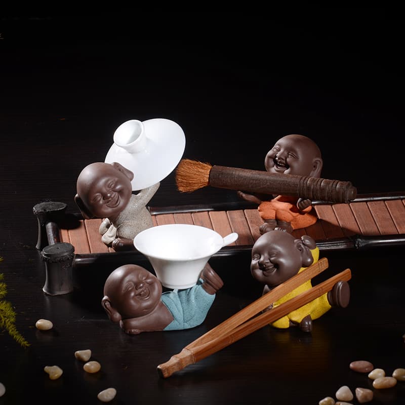 Tea-making assistant ceramic crafts Fu Lu Shou Wealth God cartoon pig small objects decoration purple sand doll ornaments